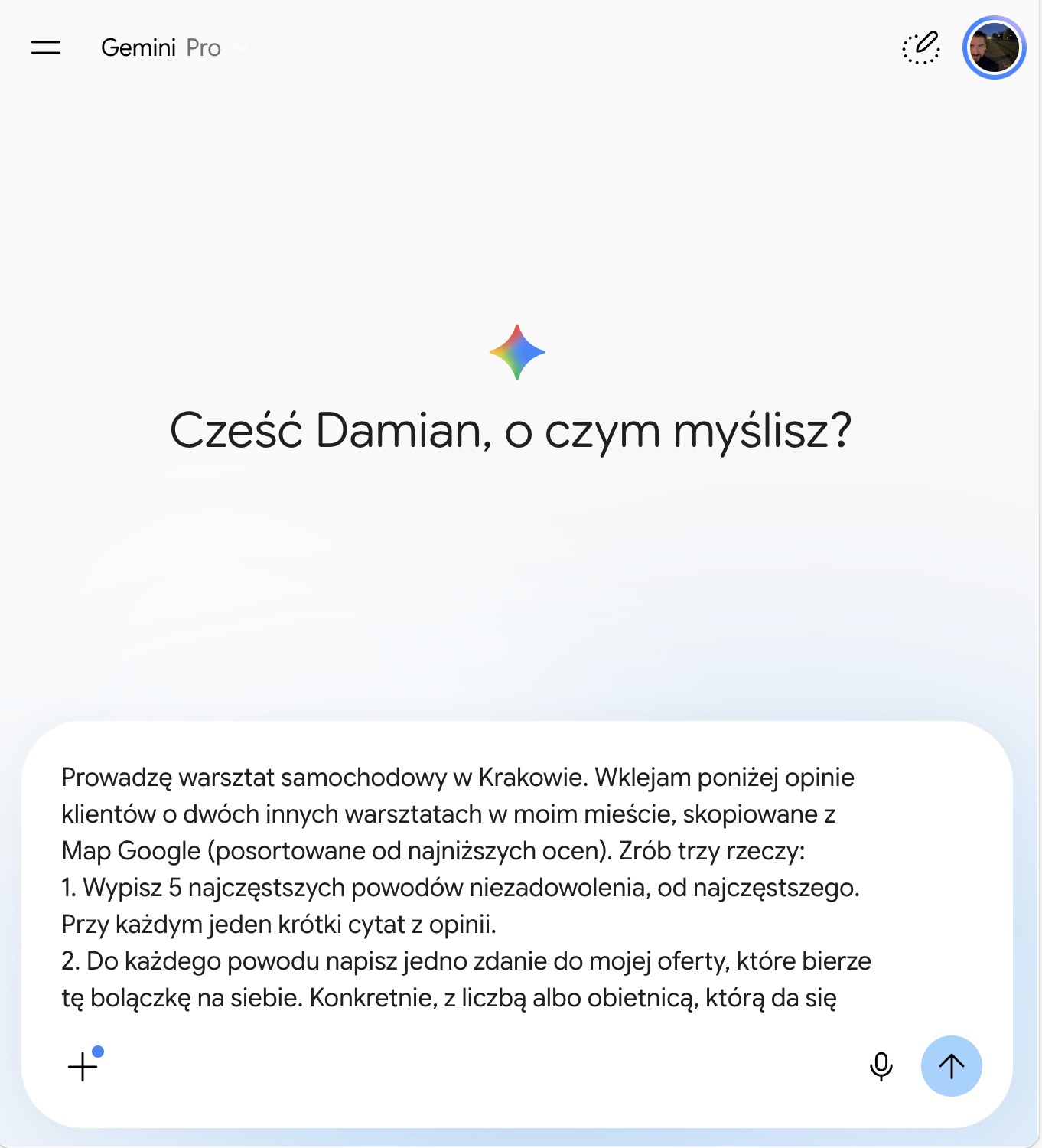 Okno Gemini z wklejonym poleceniem i opiniami przed wysłaniem